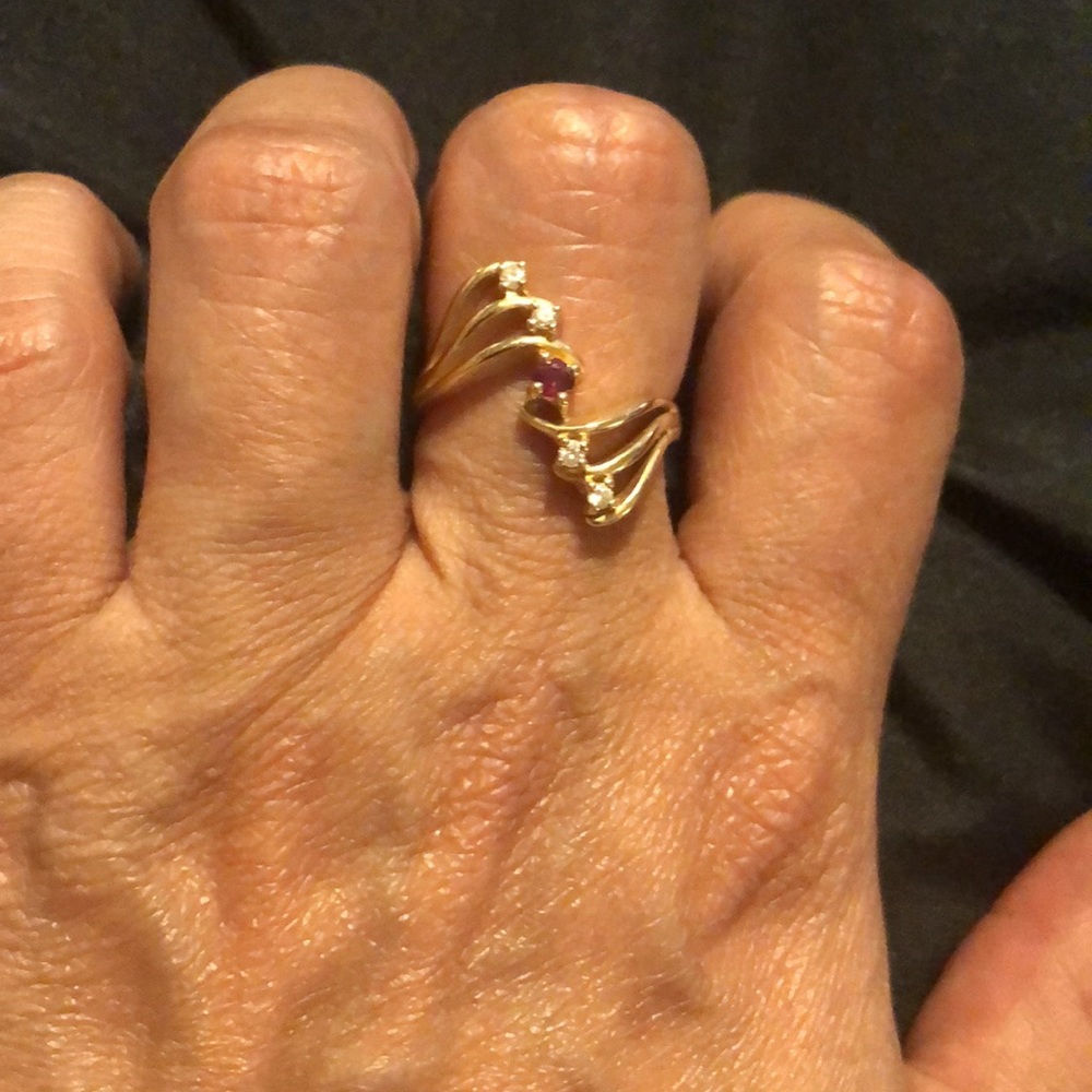 14k yg diamond/ruby ring